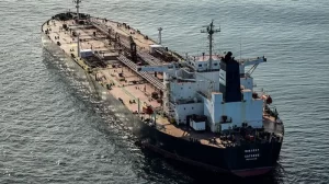 EE.UU. autoriza la compra temporal de petróleo ruso sancionado para hacer frente a la subida de los precios por la guerra en Irán