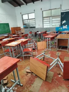 Alumnos heridos tras caída de techo por el temporal en Encarnación