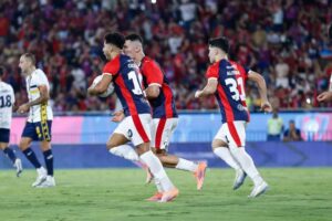 Cerro Porteño remonta con garra ante Trinidense y se mantiene al acecho del puntero