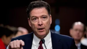 El exdirector del FBI James Comey es imputado por supuestas amenazas de muerte a Trump