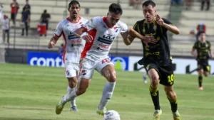 Nacional remonta para sumar de a tres