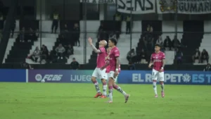 Carlos González destroza a Libertad en La Huerta