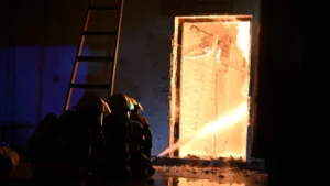 Reportan incendio de grandes proporciones en depósito de Cañas Paraguayas