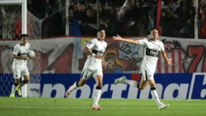 Olimpia impone jerarquía en Argentina y recupera terreno en la Sudamericana