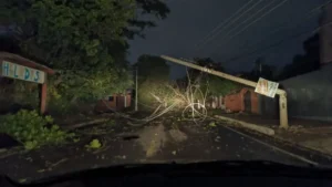Reportan cortes de luz en varias ciudades durante tormenta de este jueves