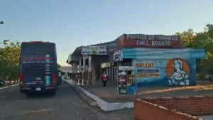 Mujer dio a luz a una beba en un baño de la terminal de buses de Coronel Bogado