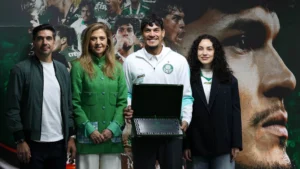 Gustavo Gómez es homenajeado en su “lugar en el mundo”