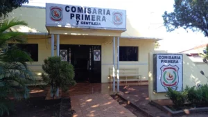 Hurtan motocicleta estacionada frente a una vivienda del barrio María Victoria