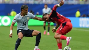 Uruguay vuelve a empatar y queda complicado