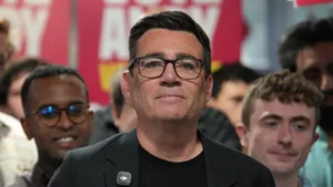 Quién es Andy Burnham, el «rey del norte» que quiere suceder a Keir Starmer como primer ministro de Reino Unido