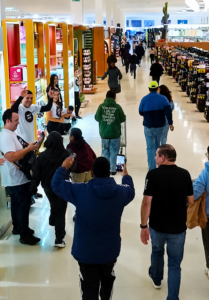 Crazy Week continúa este domingo con gran movimiento comercial en Pedro Juan Caballero