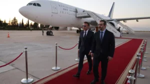 En una inédita visita a la Siria post-Assad, Macron busca una «nueva página de estabilidad y paz»