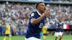 Francia golea a Suecia en el Mundial y jugará contra Paraguay en los octavos de final