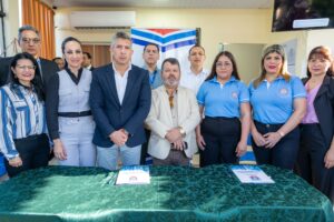 Universidad Interamericana y Asociación de Familiares de la Policía Nacional suscriben convenio para fortalecer la atención médica y la formación de futuros médicos