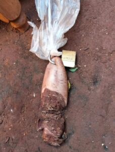 Amenazan de muerte a una joven con una lengua de vaca y candado en Pedro Juan Caballero