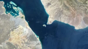 Cuál es la importancia del estrecho de Bab el-Mandeb, la estratégica ruta marítima del mar Rojo amenazada por los hutíes con el respaldo de Irán