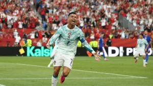 Portugal alarga el último baile de Cristiano Ronaldo