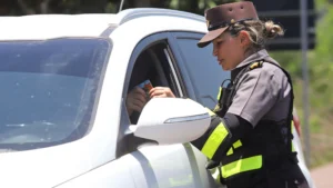 Caminera controlará papeles para “salvar vidas” e internautas critican “afán recaudatorio”