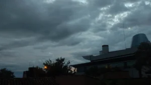 Lunes con ambiente caluroso y lluvias dispersas en varias zonas del país, prevé Meteorología