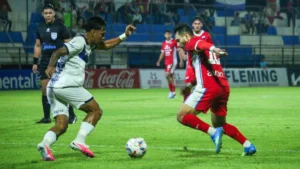 Ameliano y Nacional igualaron en un intenso estreno