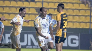 Luqueño remontó a Guaraní y arrancó el torneo con un triunfazo