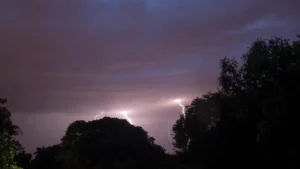 Lluvias intensas y vientos de hasta 90 km/h se anuncia para este martes y miércoles en Paraguay