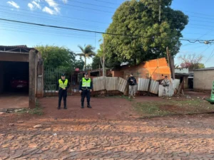 Cumplen orden de desahucio y ocupante se retira sin incidentes en el barrio San Juan Neuman