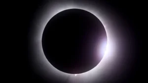 «Una auténtica rareza astronómica»: la inusual trilogía de eclipses que se verá desde España