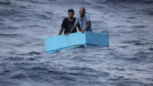 Los pescadores rescatados en México tras pasar cinco días a la deriva en el mar aferrados a una hielera