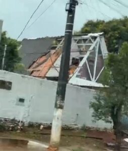 Forte temporal atinge região de fronteira e provoca estragos em Ponta Porã e Antônio João