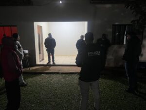 ROBO DE MOTOCICLETA Y CELULARES TRAS INGRESO DE DELINCUENTES A UNA VIVIENDA