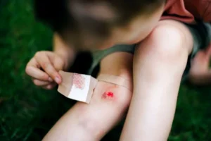 Mercurocromo, el antiséptico con el que curaron las heridas de millones de niños en todo el mundo y terminó prohibido