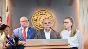 Suba de impuestos: Economistas desmienten a Bachi sobre el traslado al consumidor
