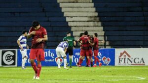 Libertad pone fin al invicto del 2 de Mayo y se adueña de la punta