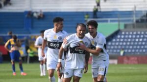 Olimpia golea a Sportivo Luqueño y se acerca a la cima del torneo Clausura
