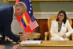 «Un gobierno de transición como el de Delcy Rodríguez no debería tomar decisiones tan importantes como entregar el petróleo a EE.UU.»