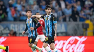 Fuertes críticas a Tonny Sanabria y Villasanti por nivel en clásico gaúcho