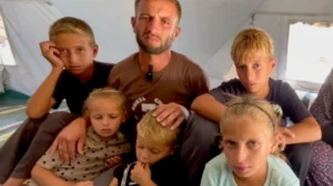 «Cada día muere gente»: las familias en Gaza que siguen bajo los ataques israelíes pese al alto el fuego, mientras el acuerdo de paz se estanca