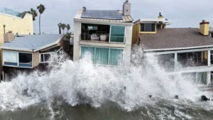 Qué son las ondas Kelvin detrás del oleaje destructivo que está afectando a las costas de México y el sur de California