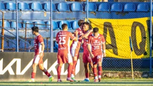 Nacional gana y presiona arriba