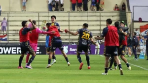 Trinidense se impone a Nacional y se prende arriba