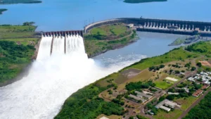 Exconsejero de Itaipú advierte que IA acelerará consumo de energía y afectará en verano de 2028