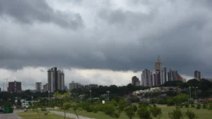 Meteorología anuncia jornada fresca a cálida y lluvias dispersas