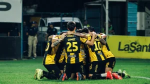 Guaraní vence y relega al Gallo Norteño