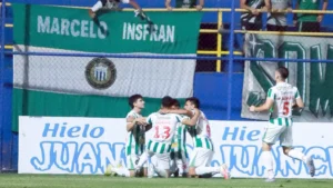 Un demoledor Rubio gana el clásico y se aferra a la permanencia